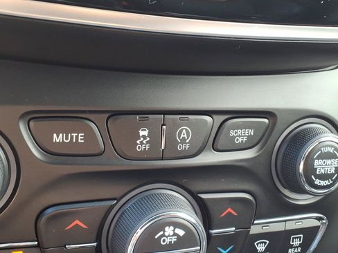 Used 2020 Jeep Cherokee Limited w/ Trailer Tow Group AWD/4WD image 17