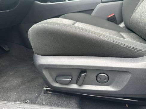 Used 2025 Nissan Rogue SV AWD/4WD image 16