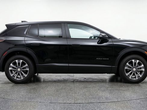 Used 2025 Chevrolet Equinox LT FWD image 11