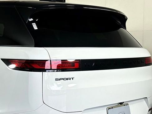 New 2025 Land Rover Range Rover Sport Dynamic SE image 17