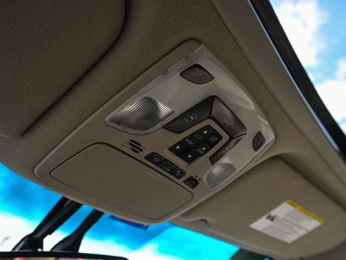 Used 2011 Toyota Sienna Limited w/ Premium Pkg FWD image 46