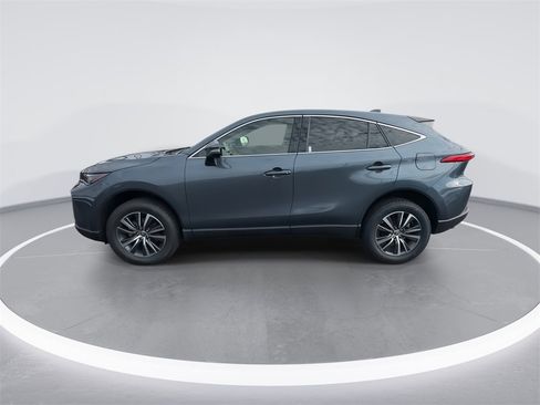 Used 2022 Toyota Venza XLE image 5