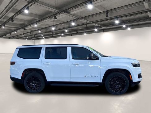 Used 2024 Jeep Wagoneer Series II image 8