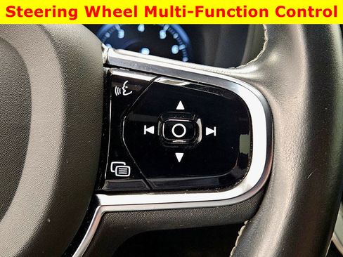 Used 2021 Volvo S60 T5 R-Design image 31