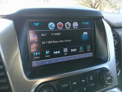 Used 2017 Chevrolet Suburban LT image 24