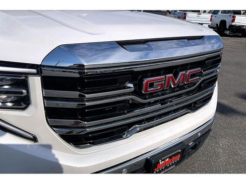 Used 2023 GMC Sierra 1500 SLT w/ SLT Premium Plus Package AWD/4WD image 31