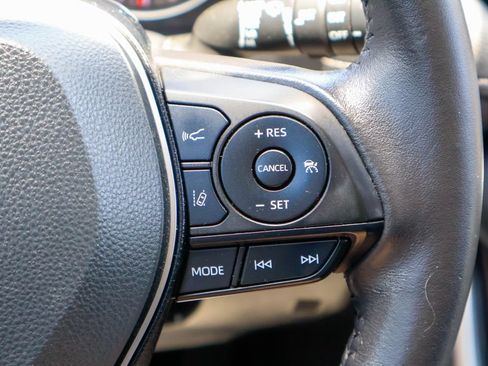 Used 2020 Toyota RAV4 XLE Premium FWD image 16