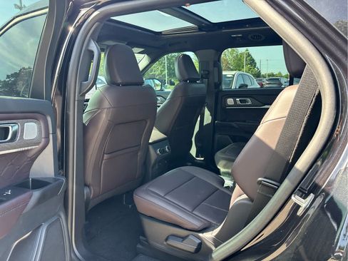 Used 2025 Ford Explorer Platinum w/ Ultimate Package AWD/4WD image 5
