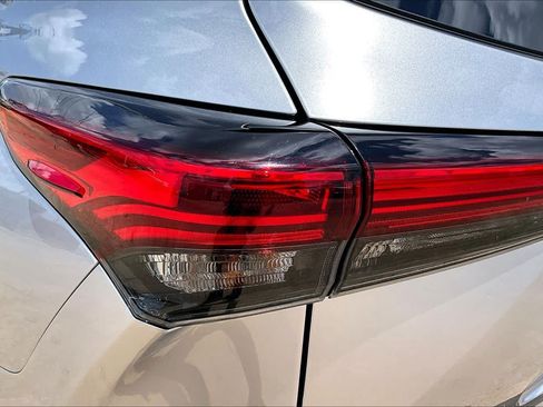 Used 2023 Toyota Highlander L FWD image 27