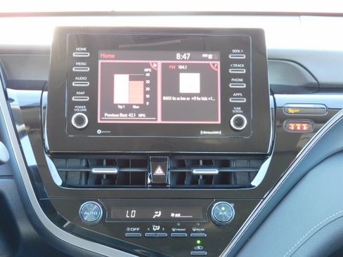 Used 2021 Toyota Camry SE image 14