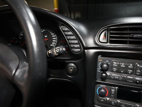 Used 2000 Chevrolet Corvette Coupe w/ Memory Pkg RWD image 63