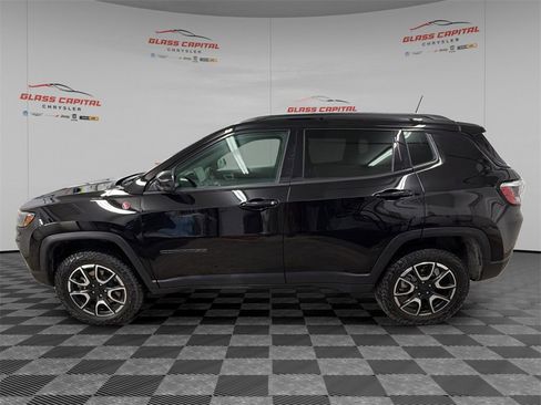 Used 2024 Jeep Compass Trailhawk image 4