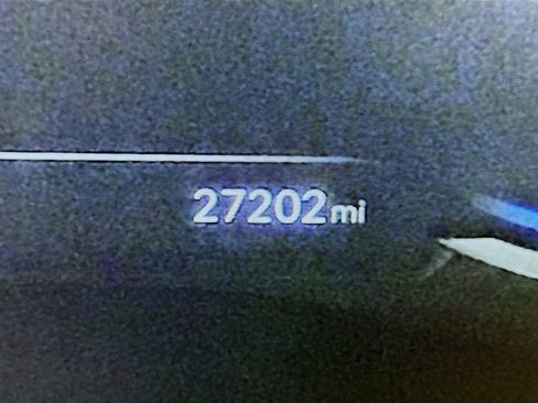 Used 2025 Genesis G70 2.5T image 18