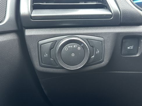 Used 2016 Ford Fusion SE image 25