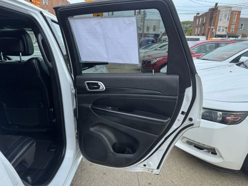 Used 2020 Jeep Grand Cherokee Altitude image 26