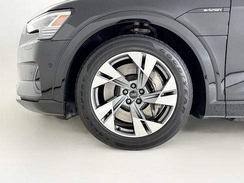 Used 2021 Audi e-tron Premium w/ Convenience Plus Package AWD/4WD image 26