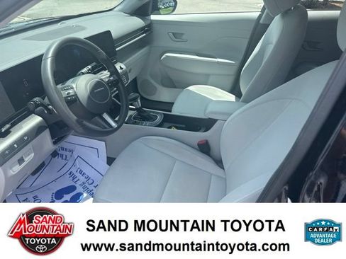Used 2025 Hyundai Kona SEL FWD image 11