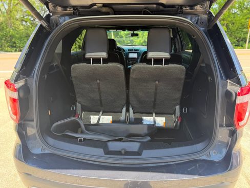 Used 2017 Ford Explorer XLT w/ Equipment Group 202A AWD/4WD image 14