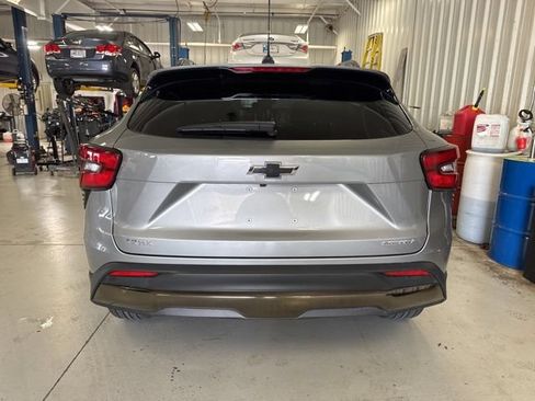 Used 2025 Chevrolet Trax ACTIV FWD image 8
