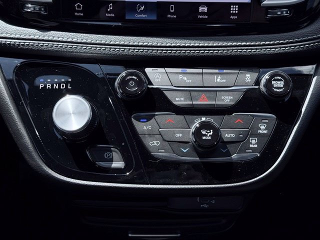 New 2027 Chrysler Pacifica Select FWD image 40