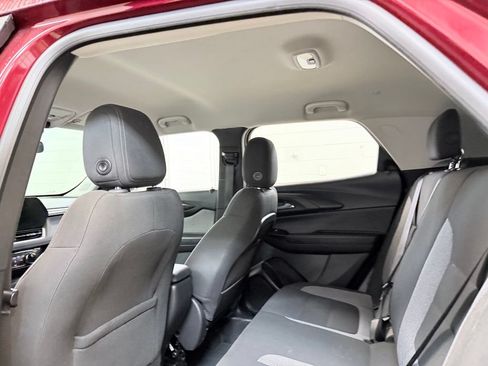 Used 2025 Chevrolet TrailBlazer LT AWD/4WD image 19
