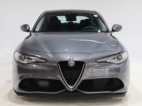Used 2017 Alfa Romeo Giulia AWD image 2