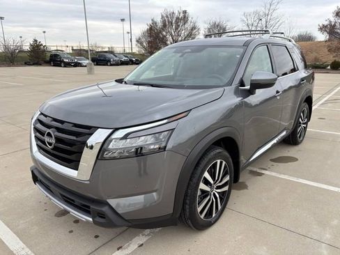 New 2025 Nissan Pathfinder Platinum w/ Cargo Package image 5