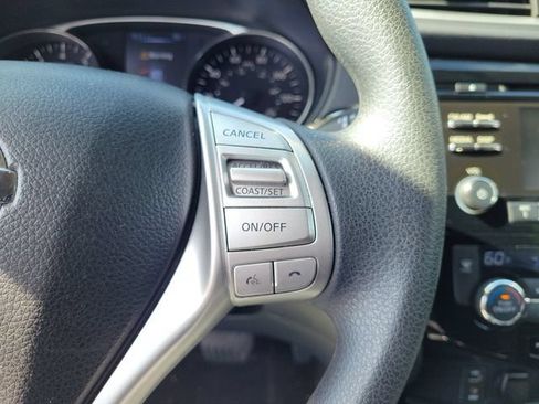 Used 2016 Nissan Rogue SV FWD image 23