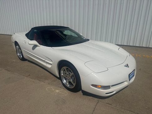 Used 2002 Chevrolet Corvette Convertible w/ Preferred Equipment Group2 RWD image 2