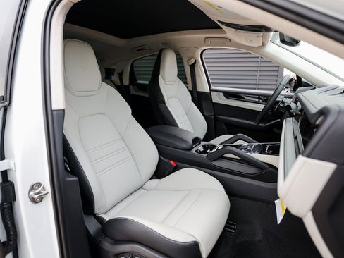New 2026 Porsche Cayenne S image 29