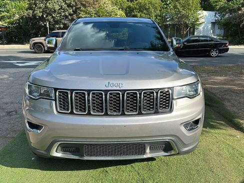 Used 2020 Jeep Grand Cherokee Limited w/ Luxury Group II image 2