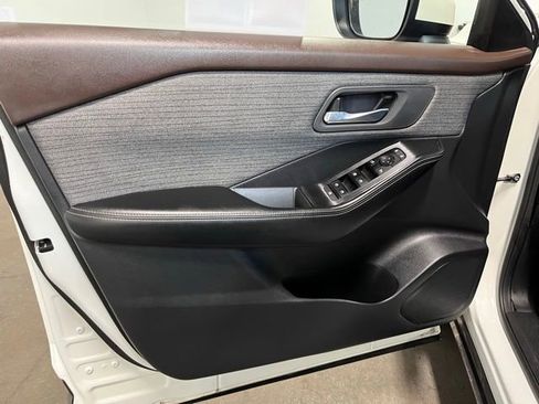 Used 2023 Nissan Rogue SV image 20