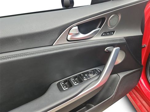 Used 2018 Kia Stinger GT2 image 11