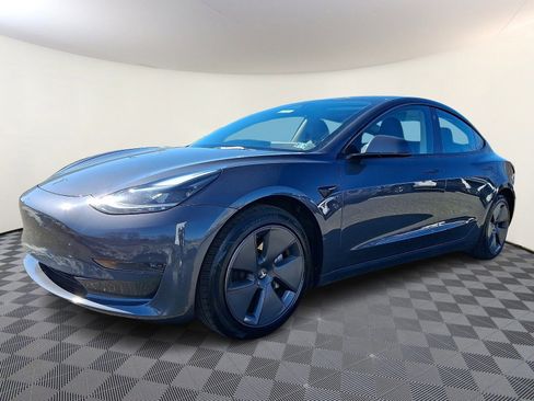 Used 2023 Tesla Model 3 Standard Range image 3