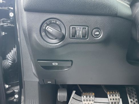 Used 2016 Dodge Challenger SRT Hellcat image 13