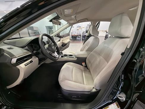 Used 2025 Nissan Altima 2.5 SV FWD image 11
