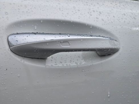 Used 2025 Mercedes-Benz GLB 250 GLB 250 image 18