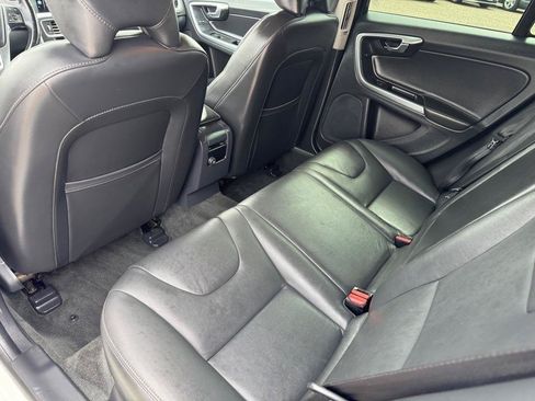Used 2018 Volvo V60 T5 Cross Country w/ Convenience Package AWD/4WD image 18