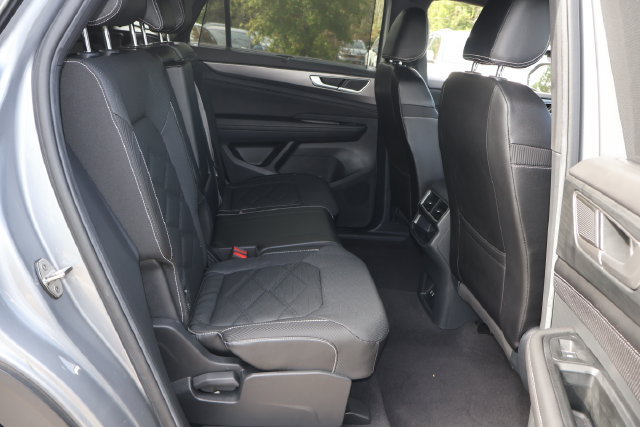 Certified 2024 Volkswagen Atlas Cross Sport SE FWD image 19