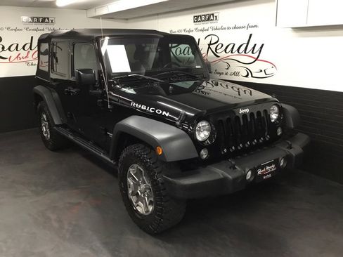 Used 2015 Jeep Wrangler Unlimited Rubicon w/ Connectivity Group image 2