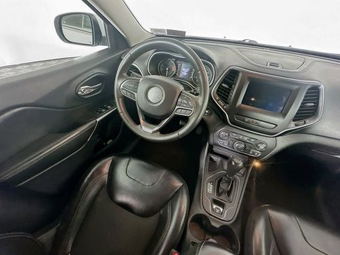 Used 2020 Jeep Cherokee Latitude Plus image 9