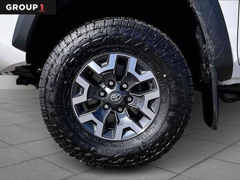 Certified 2018 Toyota Tacoma TRD Off-Road w/ Technology Package image 10