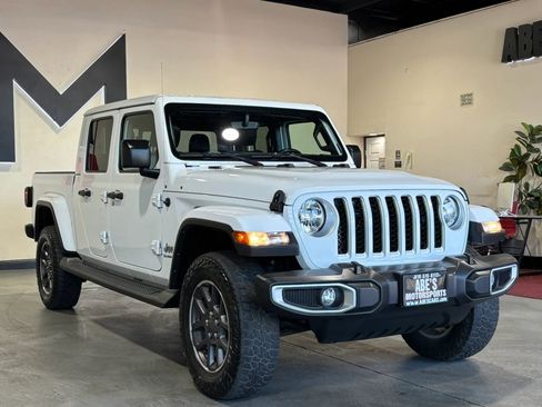 Used 2022 Jeep Gladiator Overland w/ Popular Equipment Package AWD/4WD image 2