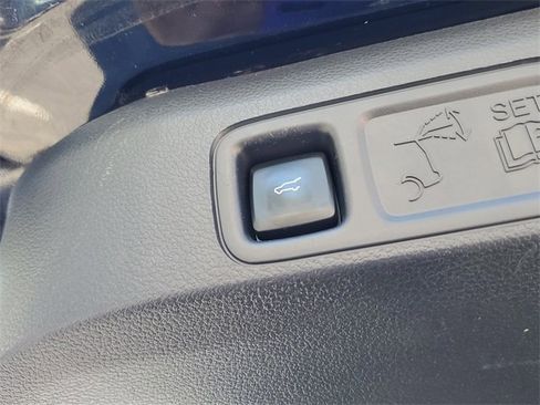 Used 2024 Ford Expedition Max XLT image 11