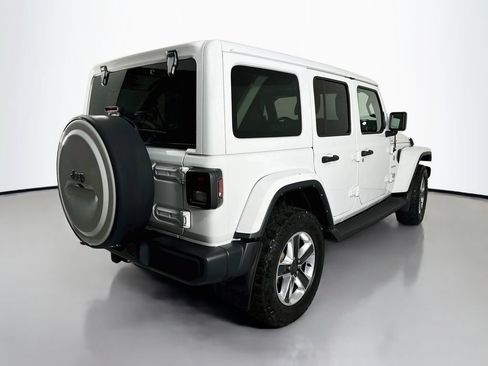 Used 2022 Jeep Wrangler Unlimited Sahara w/ Cold Weather Group AWD/4WD image 9