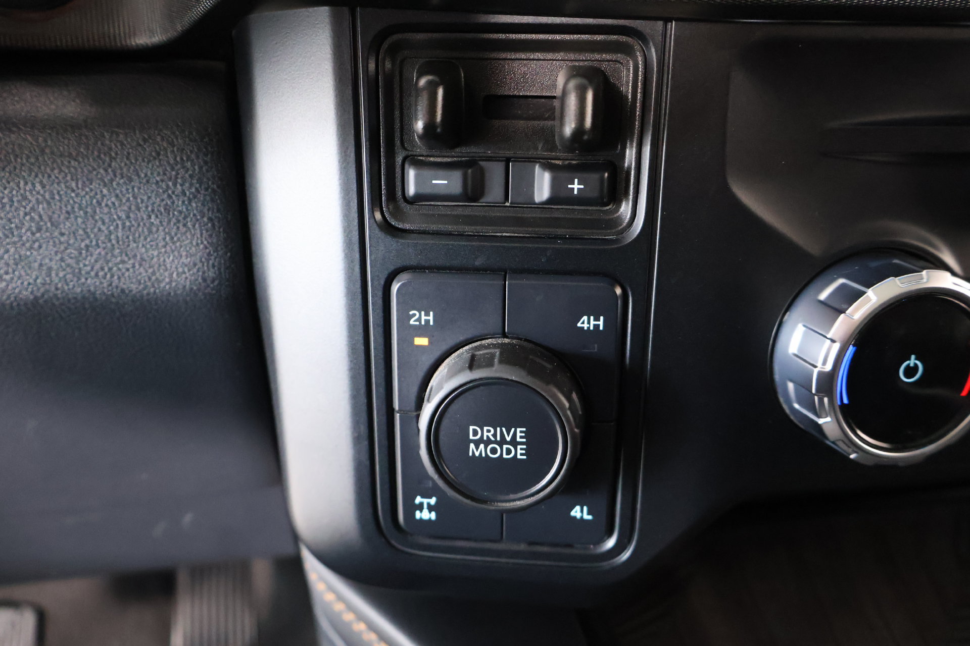 Used 2024 Ford F250 Platinum AWD/4WD image 9