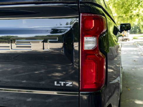 Used 2019 Chevrolet Silverado 1500 LTZ w/ LTZ Texas Edition AWD/4WD image 13