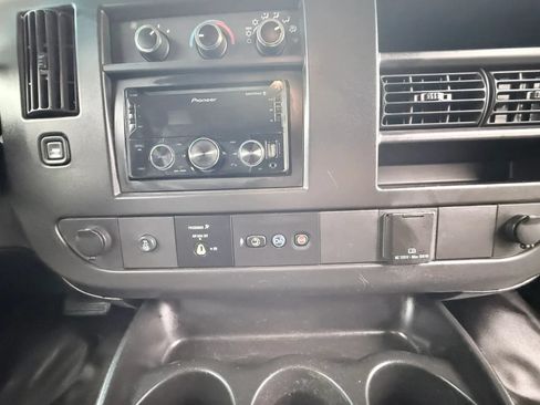 Used 2018 Chevrolet Express 3500 RWD image 11