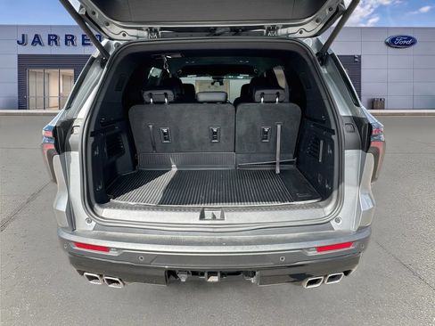 Used 2026 Chevrolet Traverse LT w/ Midnight/Sport Edition FWD image 26