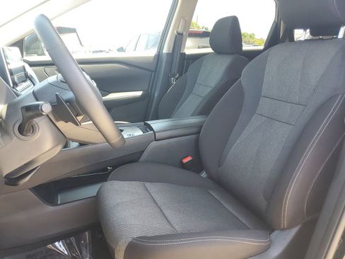 Certified 2025 Nissan Rogue SV FWD image 25